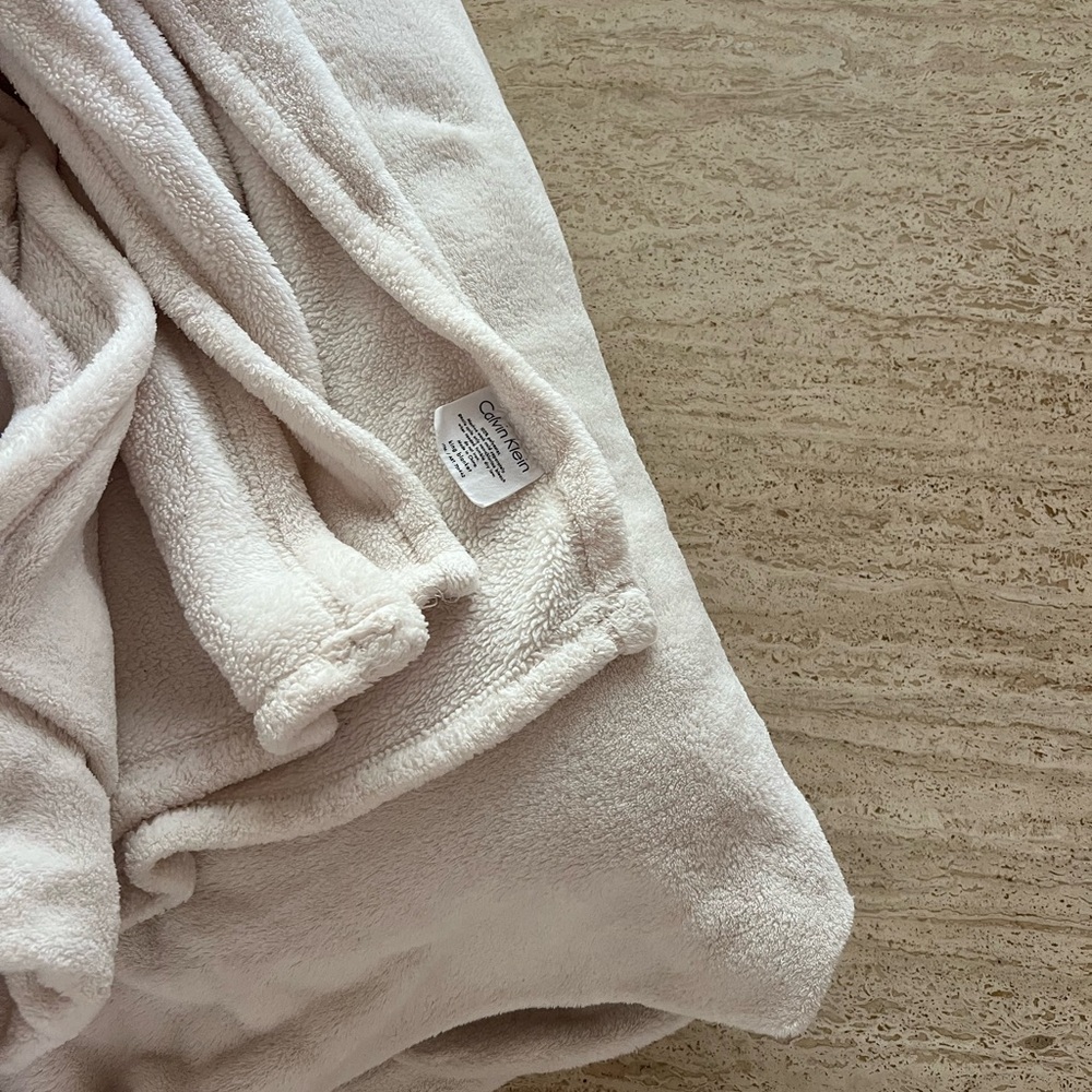 Calvin Klein Blanket - Picture 4 of 13
